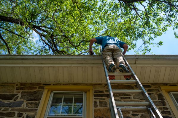 Industrial Gutter Cleaning in Louisville